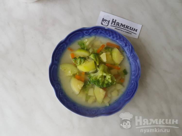 Постный суп из брокколи с кабачками