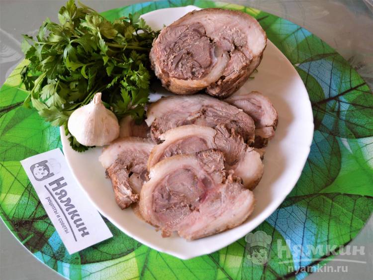 Рецепт: Рулет из свиной шкурки - с рубленным мясом
