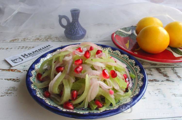 Салат из редьки с зернами граната Сай по-киргизски