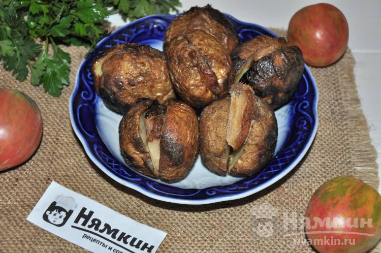 Картошка с салом в фольге на костре: вкусная с хрустящей корочкой