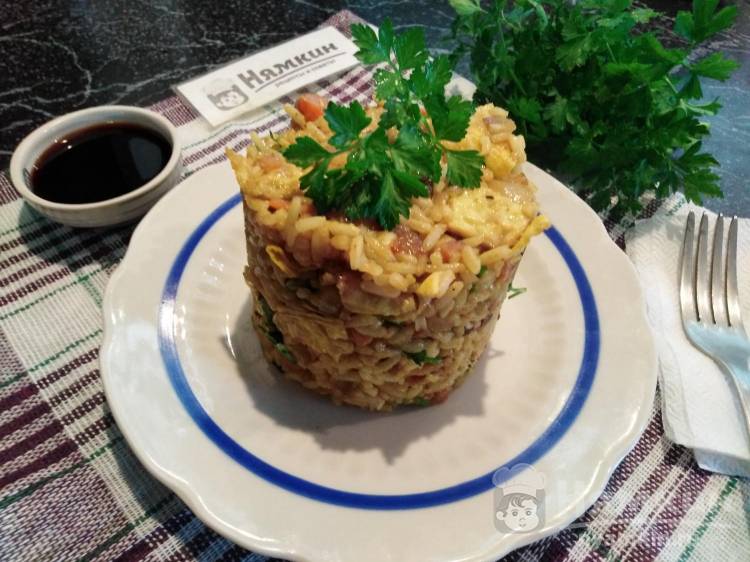 Плов из риса с овощами и яичными блинчиками Чахан по-японски