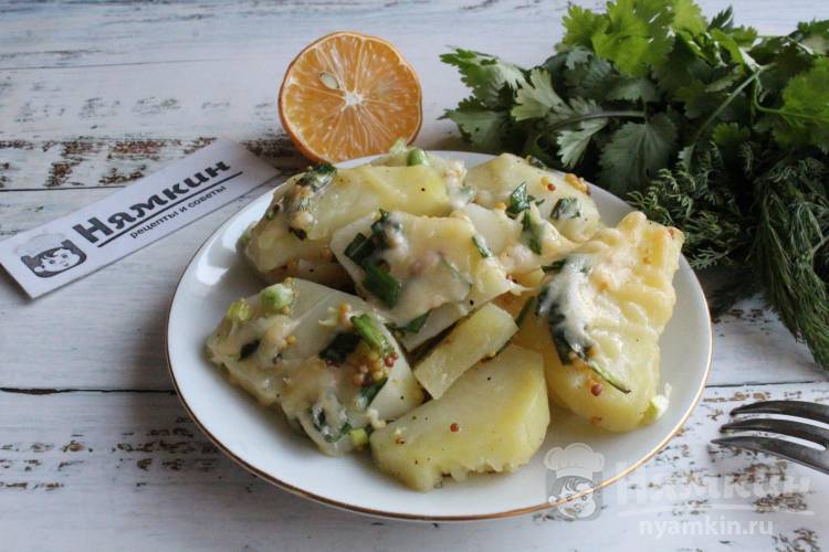 Горчичный картофель с зеленым луком и сыром в духовке