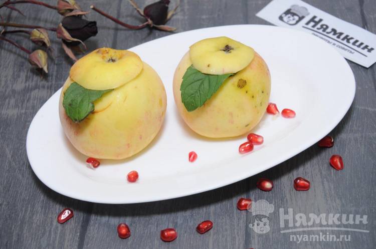 Фруктовый десерт из замороженных яблок с ликёром и мятой