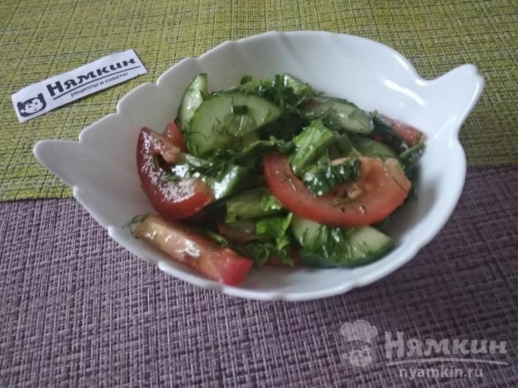 Овощной салат с помидорами, огурцами и разной зеленью: вкусный и полезный