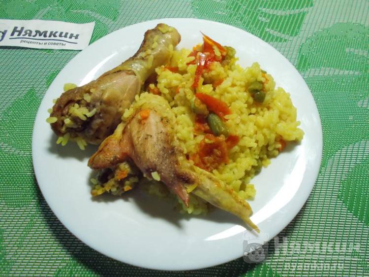 Курица с рисом и овощами в мексиканском стиле в духовке