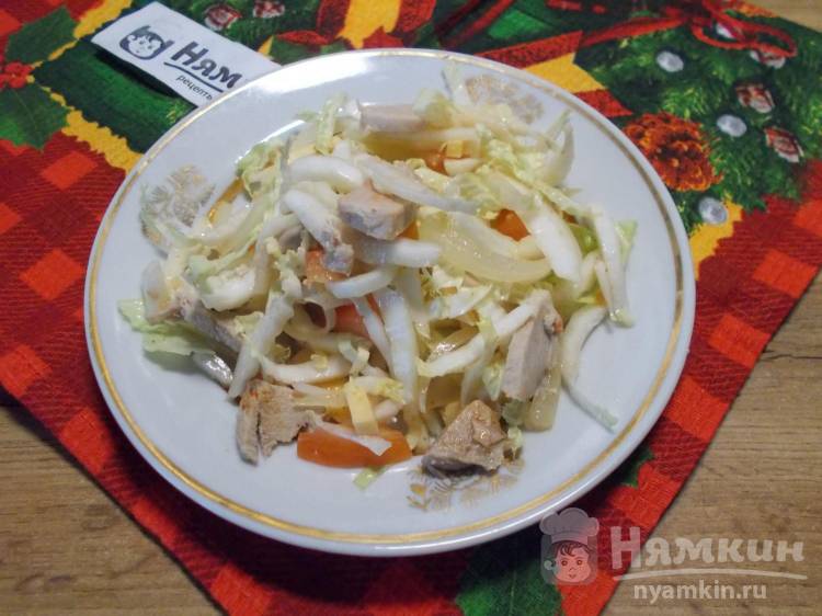 Салат с пекинской капустой, сыром и вареной свининой Посленовогодний