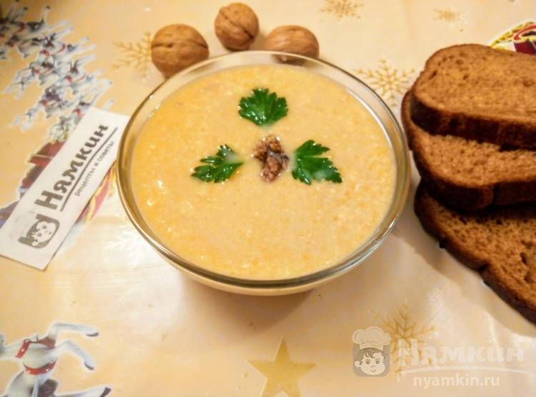 Куриный суп-пюре с овощами и грецкими орехами