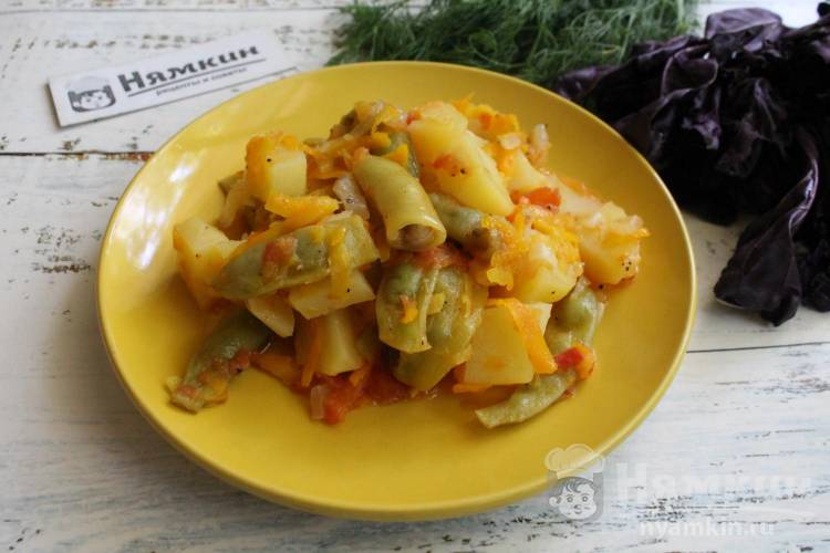 Тушеная картошка со стручковой фасолью и овощами