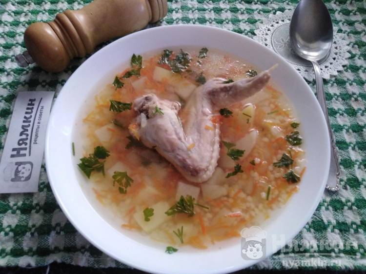 Суп на куриных крыльях с кускусом