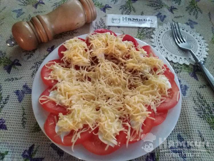 Закуска из помидоров с майонезом и сыром