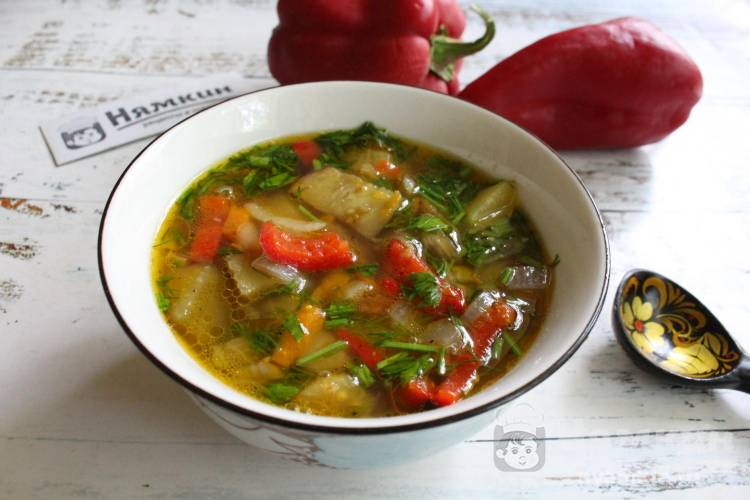 Вегетарианский овощной суп с жареными баклажанами