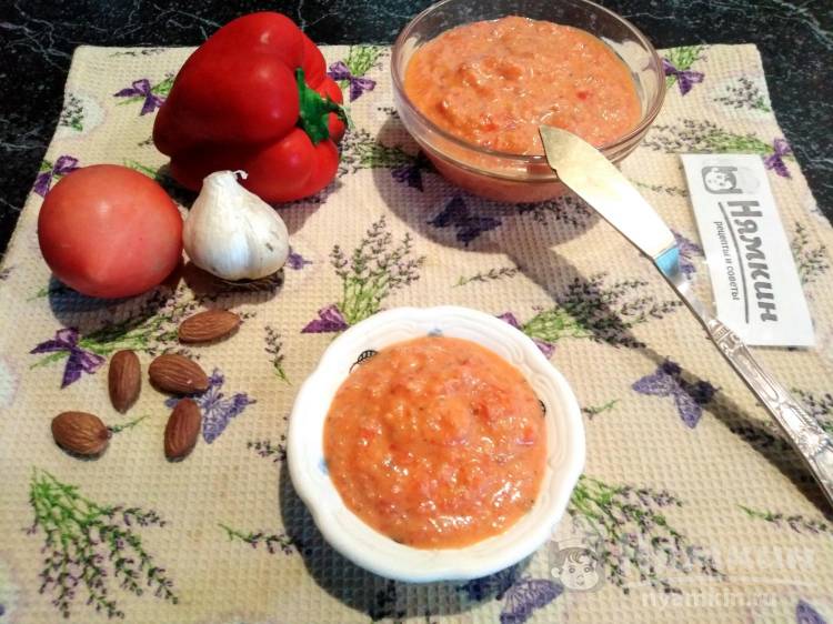 Испанский томатный соус с миндалем