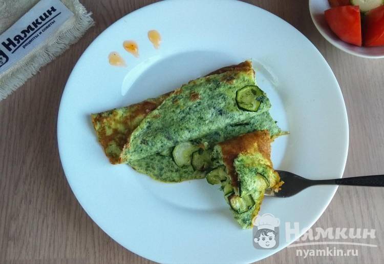 Омлет с кабачком и зеленью на завтрак
