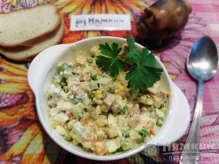 Вкусный салат Оливье со свежими огурцами