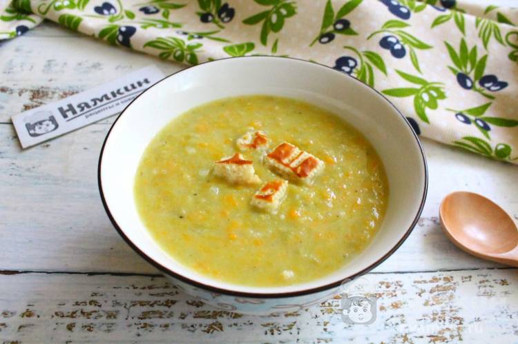 Диетический суп-пюре с зеленым горошком и овощами
