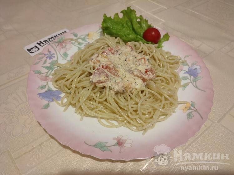 Спагетти с соусом из помидоров и сыра фета быстрого приготовления