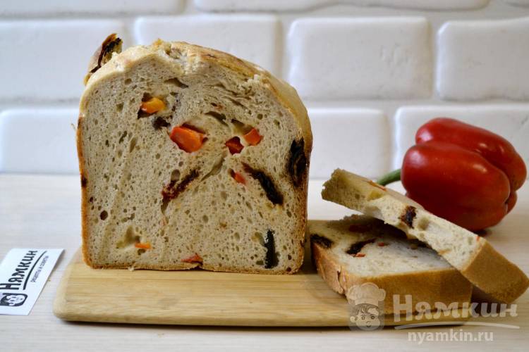 Хлеб на ржаной закваске с вялеными томатами и сладким перцем в хлебопечке