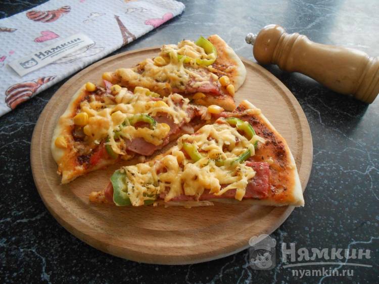 Мясная пицца с овощами из готового теста