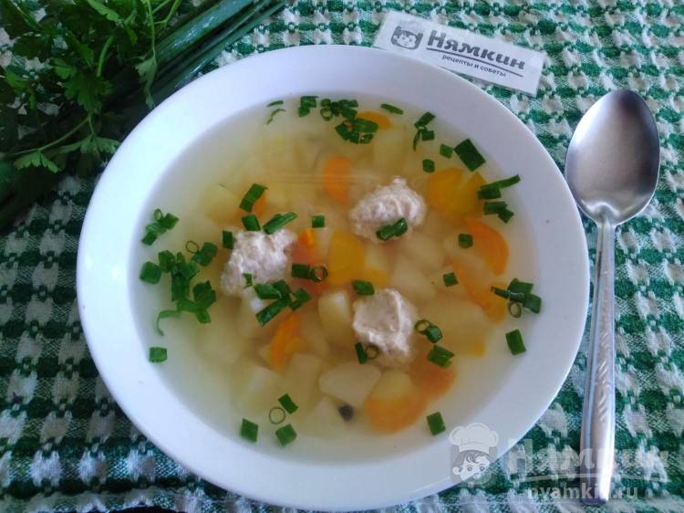 Лёгкий суп с куриными фрикадельками и картошкой