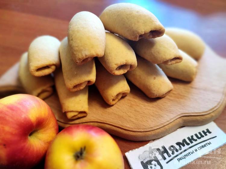 Мини-рулетики на кефире и растительном масле с яблоком