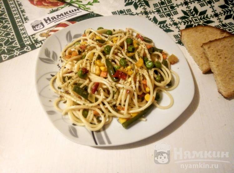Спагетти с замороженной овощной смесью на гарнир