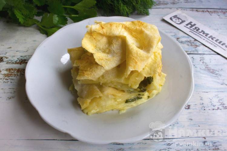Ленивый сырный пирог из лаваша с творогом и зеленью в духовке