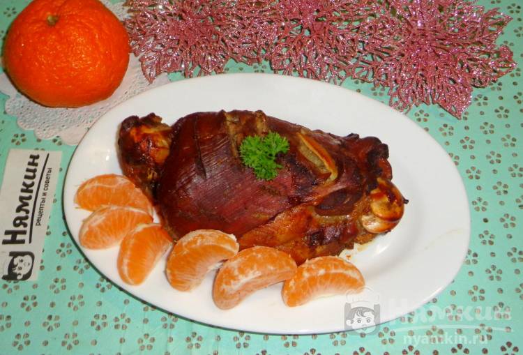 Запеченное бедро индейки в мандариново-соевом соусе на Новый год