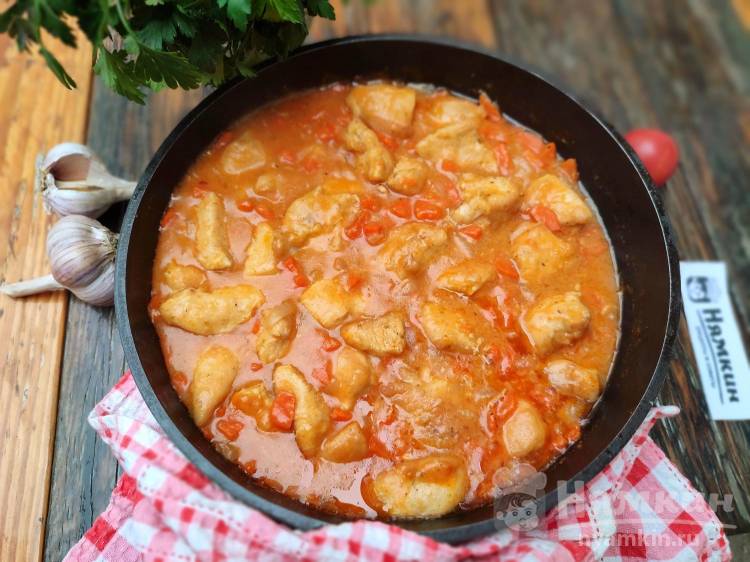 Куриное филе, тушенное со сладким перцем в томатном соусе — рецепты | Дзен