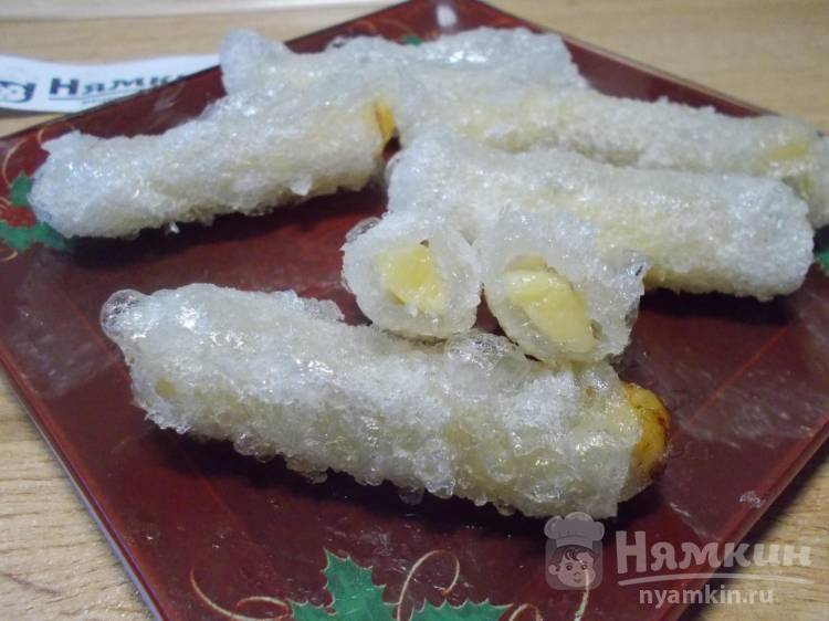 Горячие пирожные с бананом и рисовой бумагой