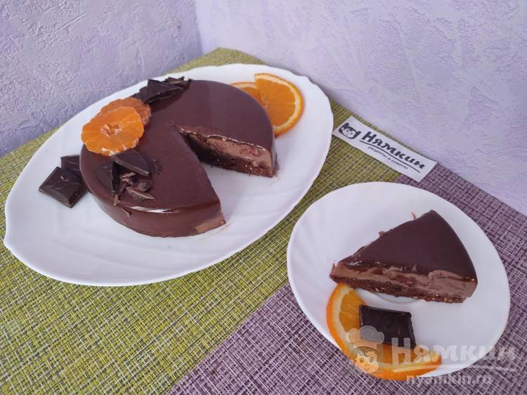 Муссовый торт на шоколадно-кокосовом бисквите к праздничному столу