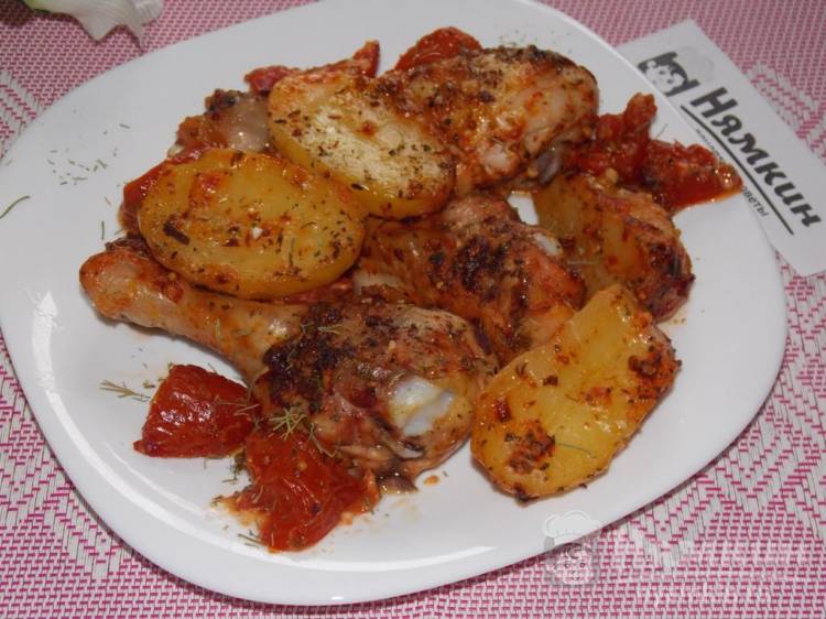 Запеченные куриные голени с картофелем и томатами в духовке