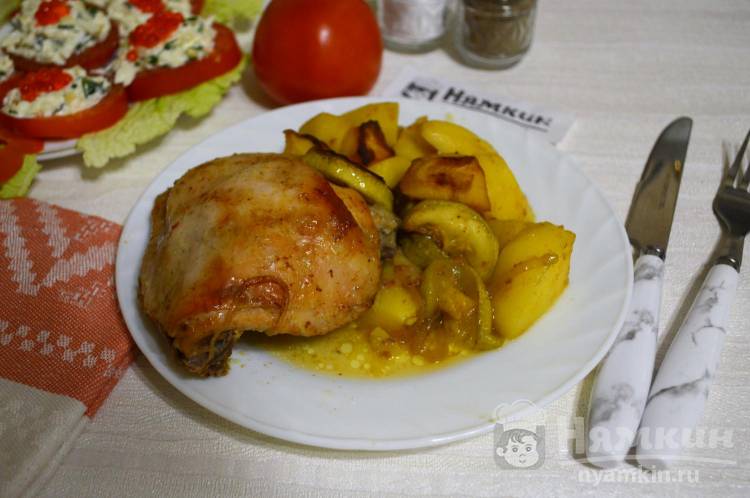Курица с кабачками на сковороде