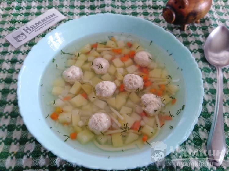 Суп с вермишелью и фрикадельками из индейки