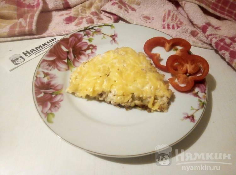 Картофельная запеканка с куриным фаршем, жареным луком и сыром