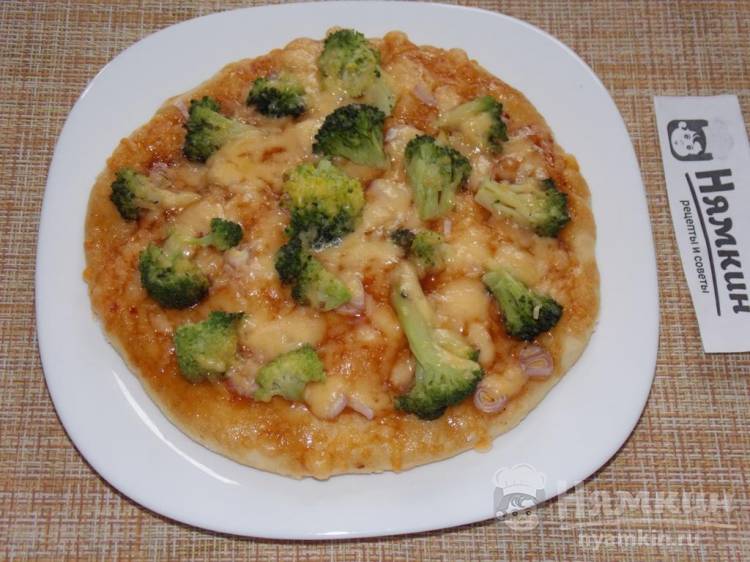 Домашняя пицца из готового теста с брокколи и кисло-сладким соусом