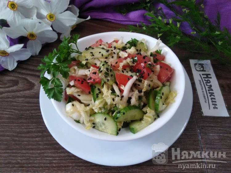 Полезный овощной салат с кунжутом и льняным маслом