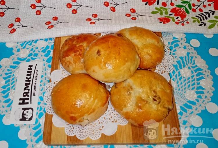 Латышские булочки Розинмайзес с изюмом в духовке