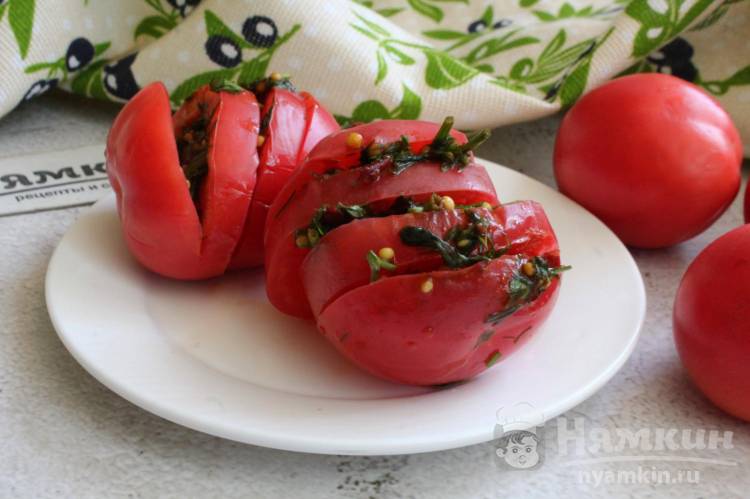 Быстрые маринованные помидоры с аджикой и зернистой горчицей