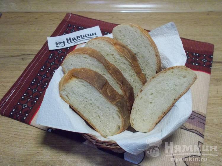 Простой дрожжевой домашний хлеб на воде в духовке