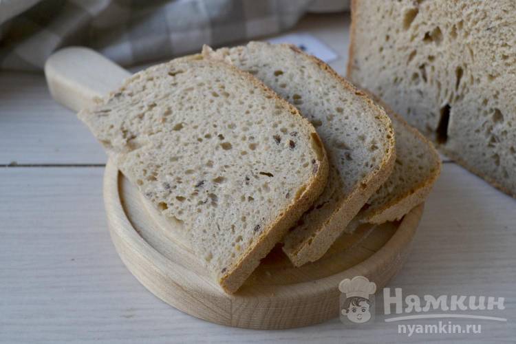 Хлеб на ржаной закваске с цельнозерновой мукой, семенами льна и кунжута в хлебопечке