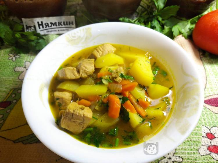Домашний куриный суп с картошкой и приправами