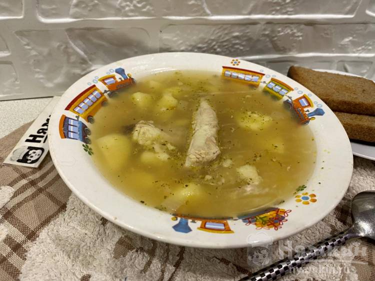Наваристый картофельный суп со свиными рёбрышками