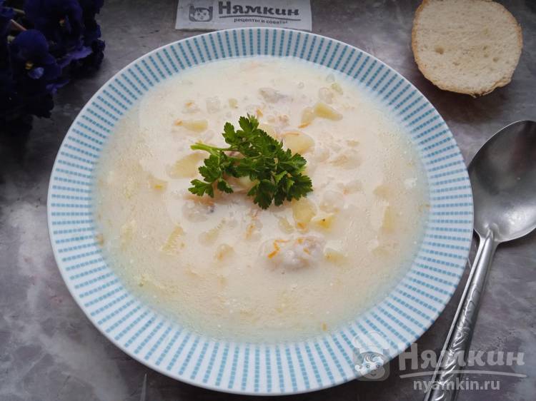 Суп с курицей, рисом и плавленым сыром без зажарки