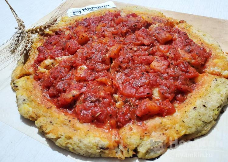 Нежная пицца с томатным соусом на картофельном тесте без яиц
