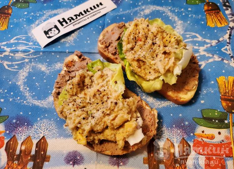 Бутерброды с печёночным паштетом и пюре из маринованного артишока