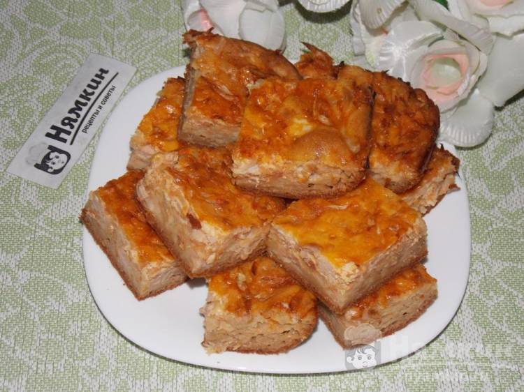 Вкусный пирог на кефире с капустой и куриным мясом в духовке