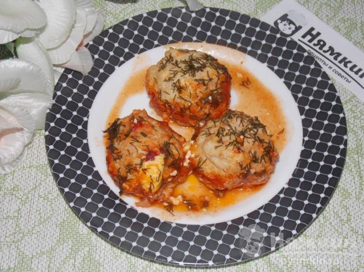 Куриные котлеты с вареным пшеном в томатной заливке в духовке