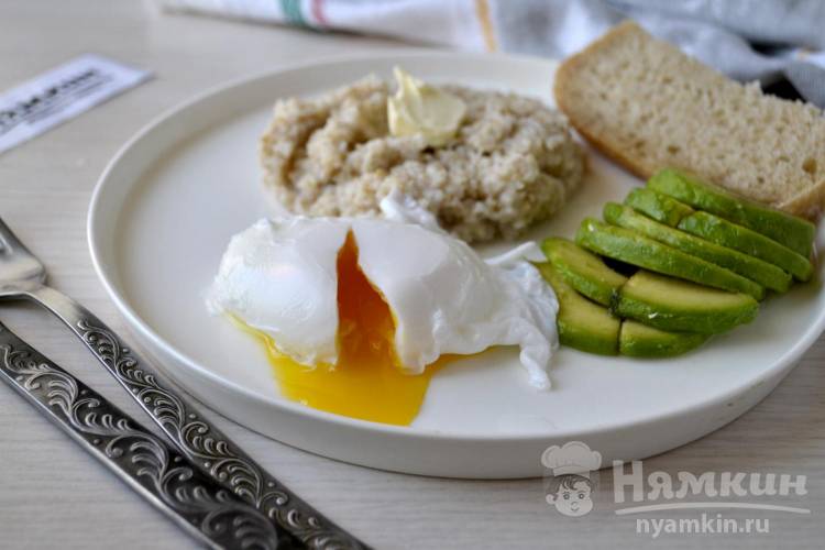 ПП завтрак из ячневой каши и яйца-пашот