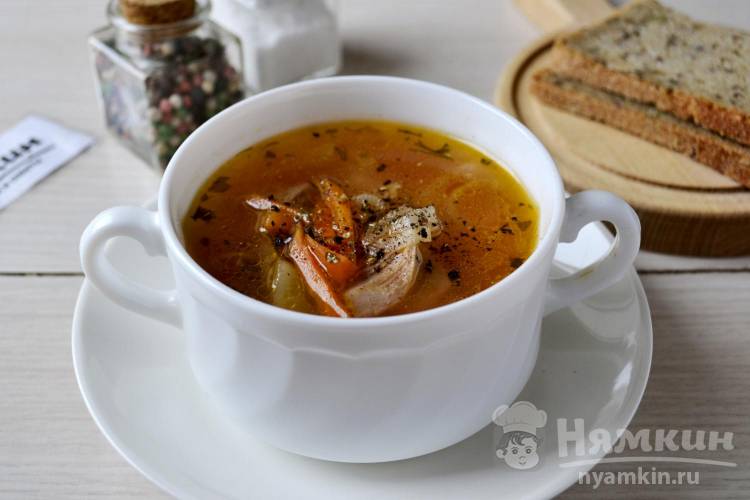 Вкусный куриный суп с вермишелью и овощной зажаркой