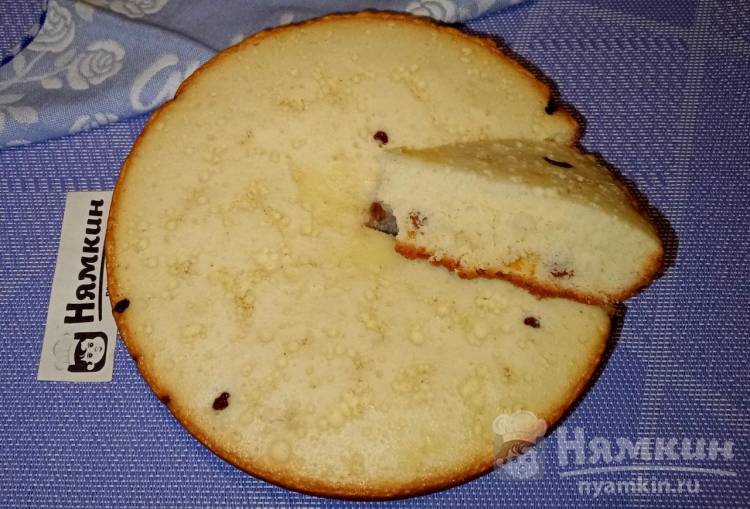 Мягкий сметанный пирог с изюмом в мультиварке